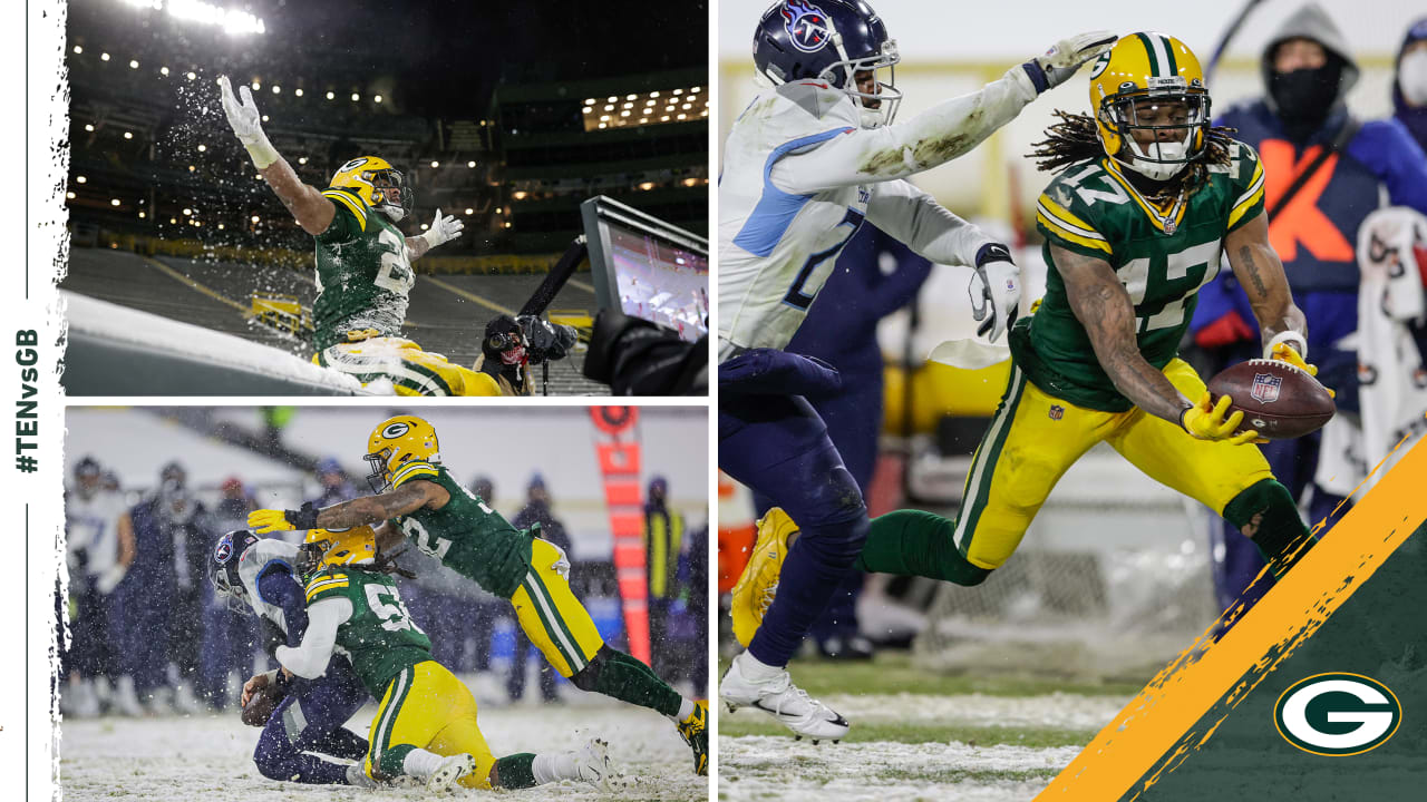 Green Bay Packers vs. Tennessee Titans. NFL Game. American Football League  match. Silhouette of professional player celebrate touch down. Screen in ba  Stock Photo - Alamy