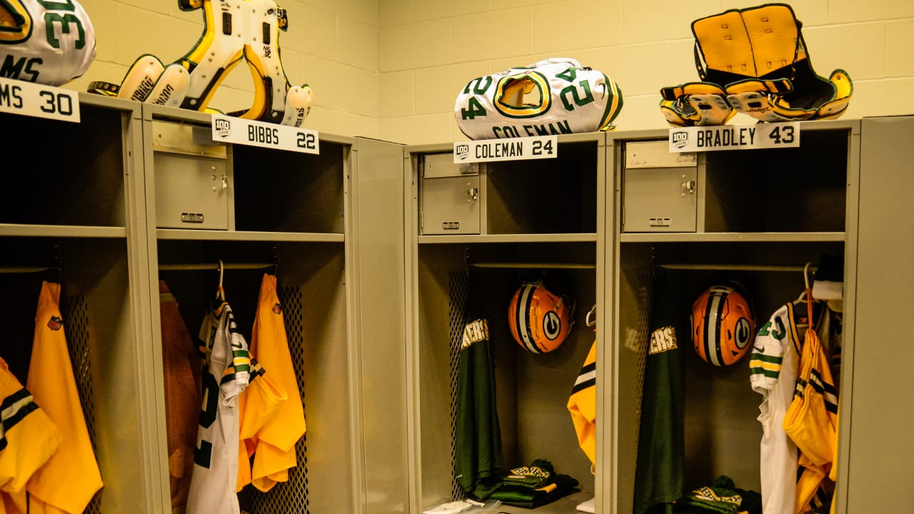 Inside the Packers' locker room in New Jersey