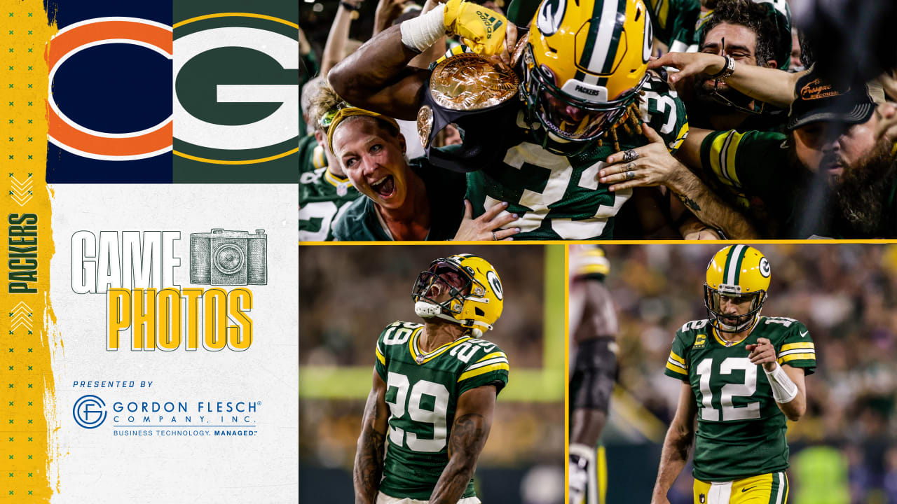 Photos From The Green Bay Packers vs Chicago Bear NFL Thanksgiving Monsoon  Football Game • November 26, 2015 • Green Bay Editorial Photographer