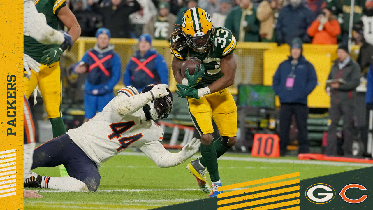 Aaron Jones with a spectacular catch for a 51-yard Gain vs. Chicago Bears 