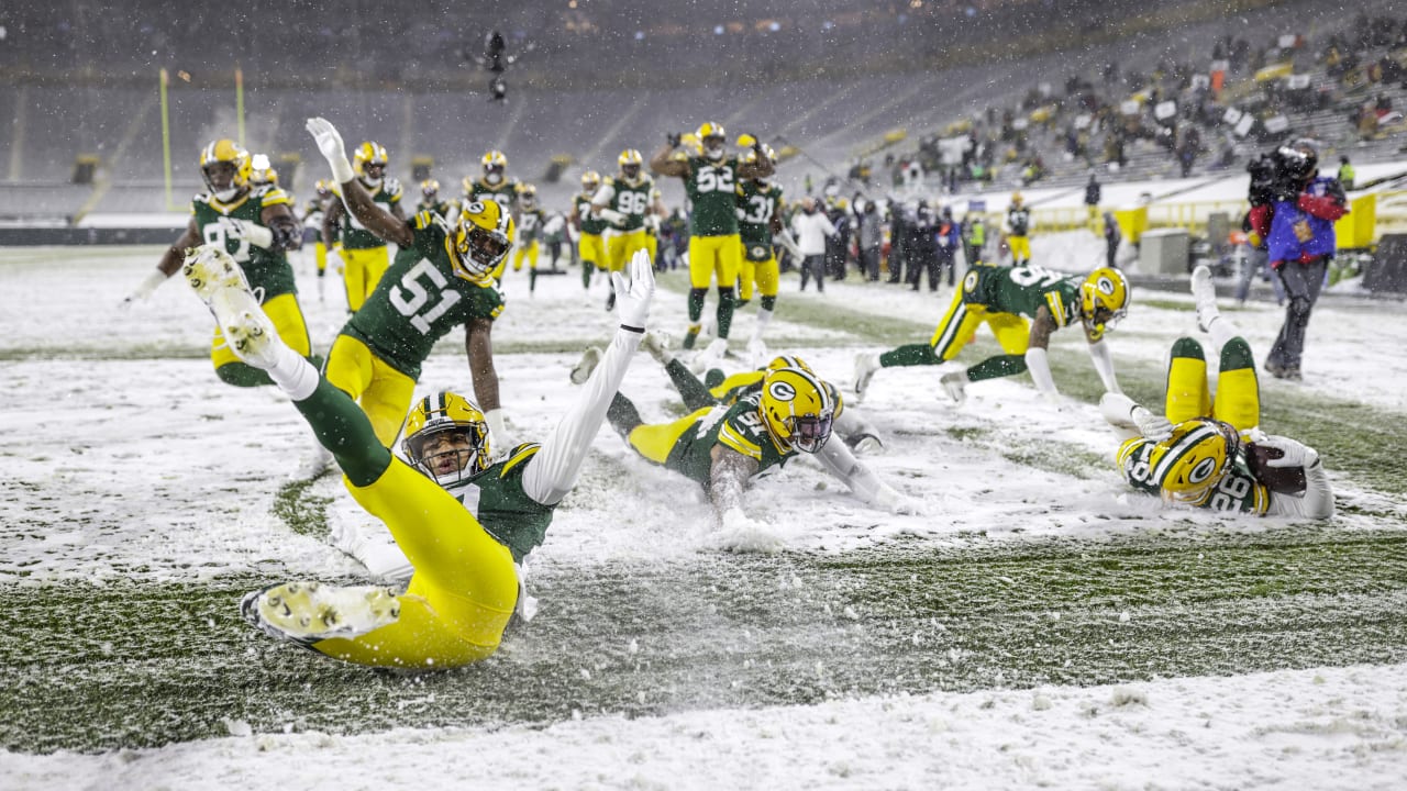 seahawks. @packers. Only one can leave the Frozen Tundra with a