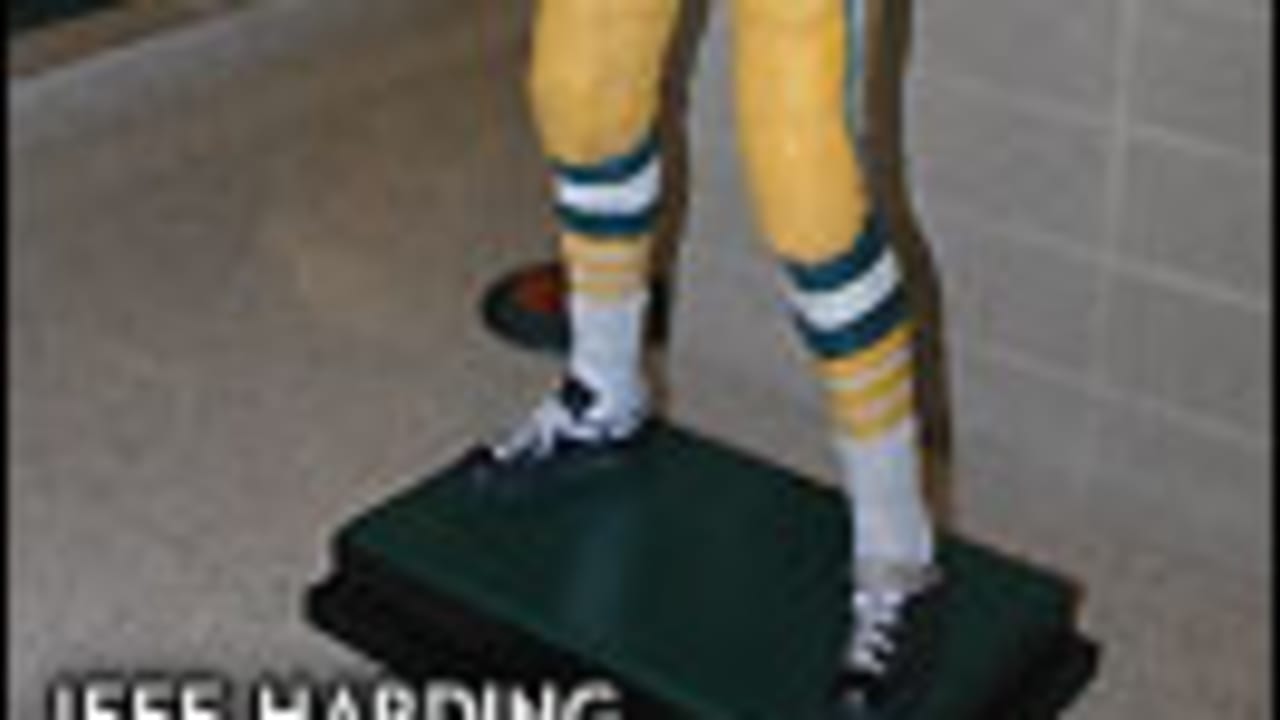 Green Bay Packer Hall of Fame, football player statue, angle 2, Green Bay  Avenue, Green Bay, Wisconsin