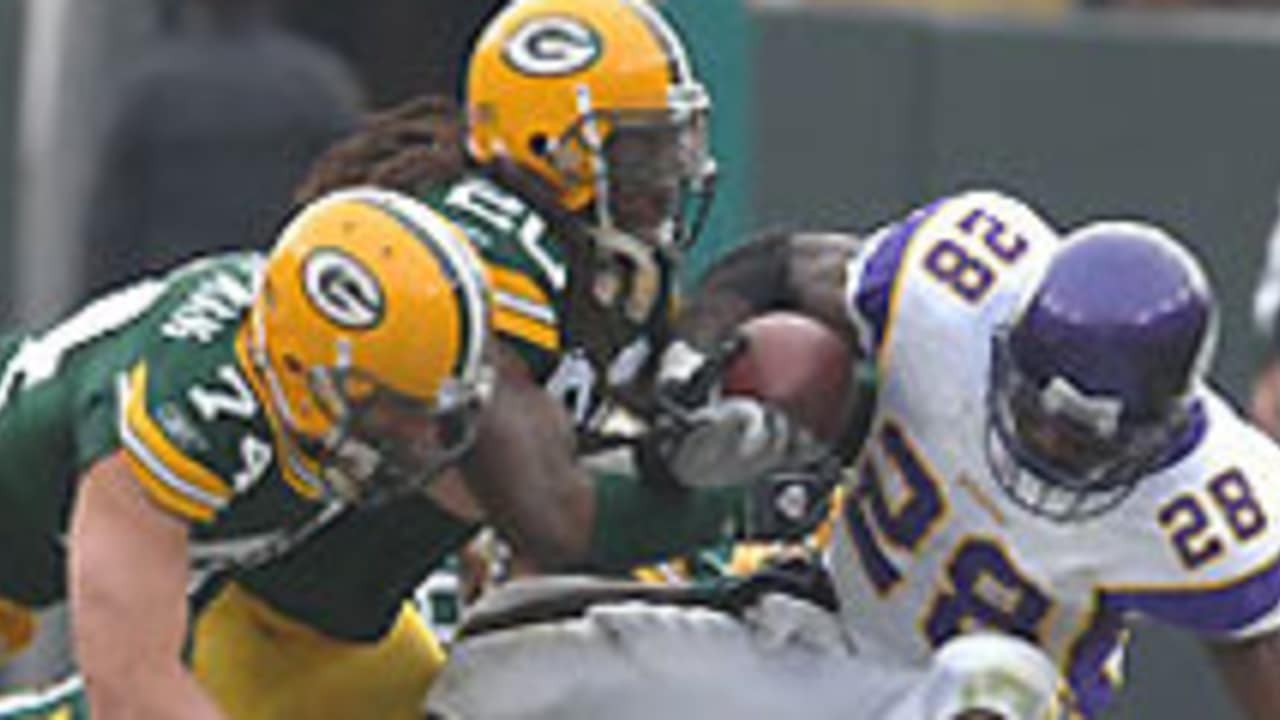 Minnesota Vikings Darren Sharper reacts as he runs back an