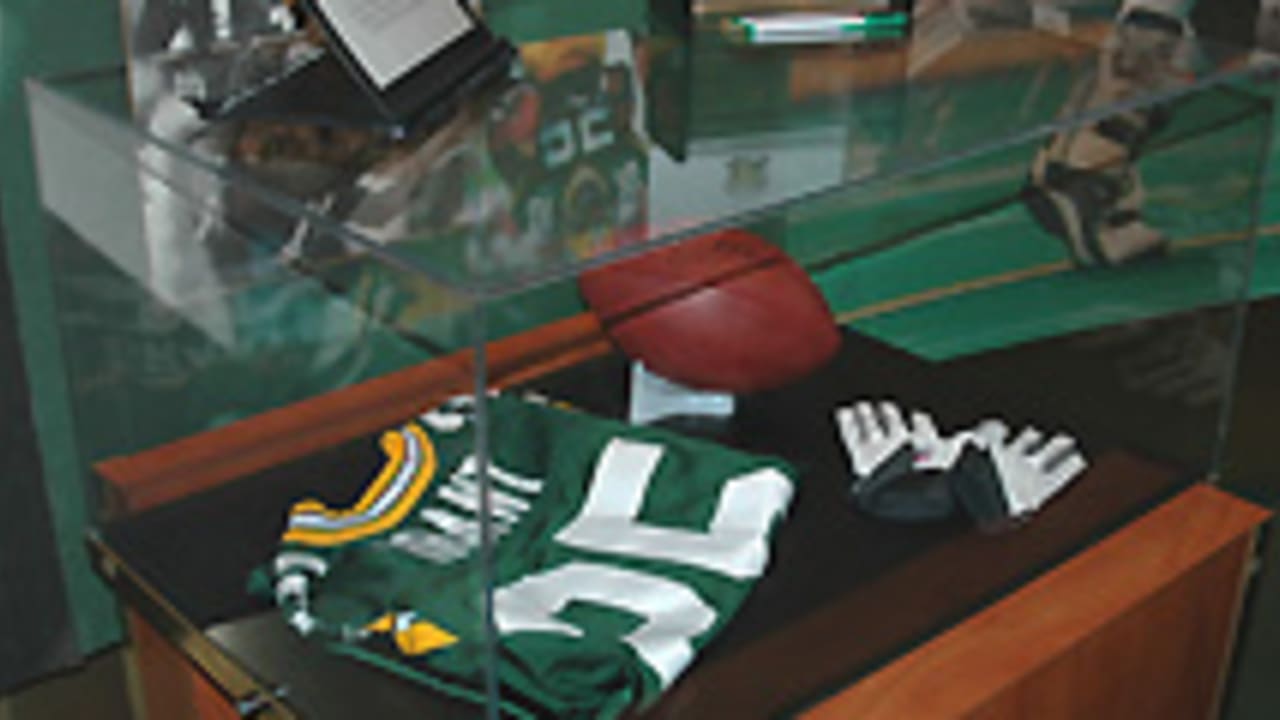 Vikings jersey part of Favre Hall of Fame display