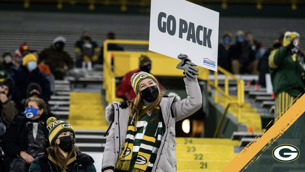 Packers fans fill the Lambeau parking lot with Green, Gold and spirit ahead  of playoff game, Top Stories