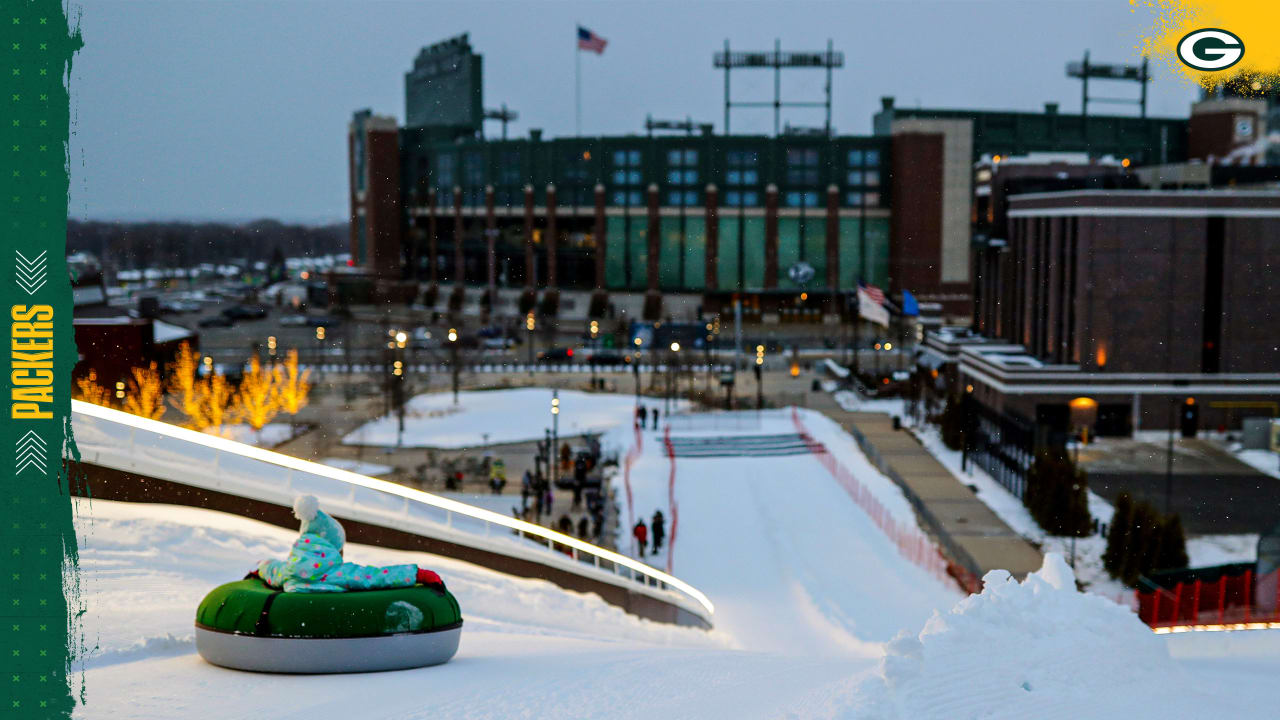 Playing in the cold and snow is just another day in Titletown for the Green  Bay Packers