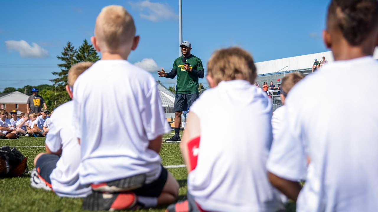 Randall Cobb hosts Football ProCamp in Green Bay