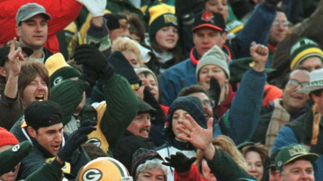 They finally did it! They added the lambeau leap! (Sorry if this has  already been discussed I just noticed it and am hyped!) : r/GreenBayPackers