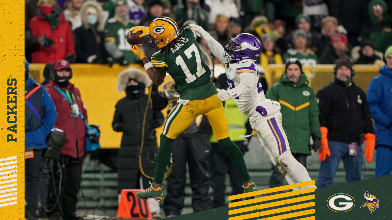 Green Bay Packers wide receiver DAVANTE ADAMS scores a touchdown