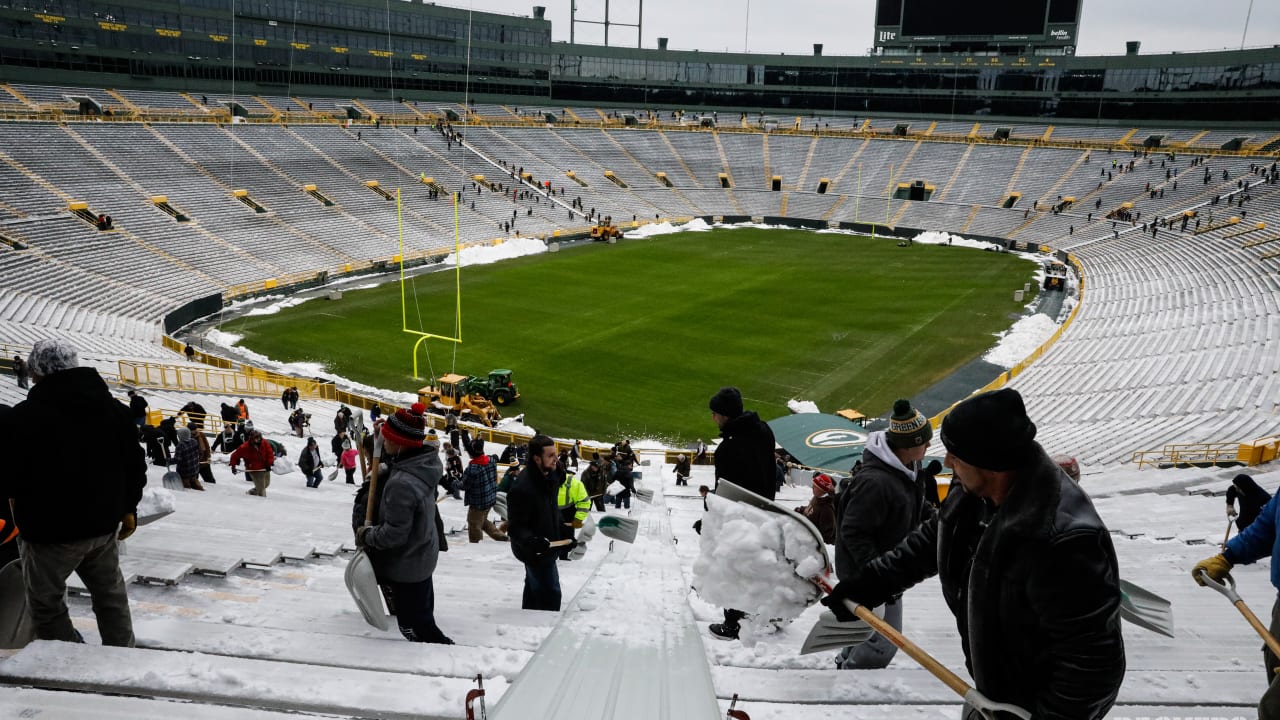 The MetLife Stadium field crew had a busy day shoveling snow at the Packers- Giants game