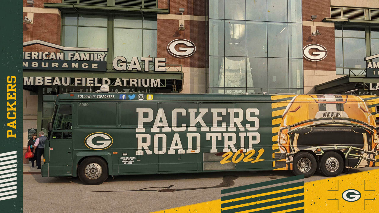 Hundreds of Packer fans attend Green Bay Packer Tailgate Tour