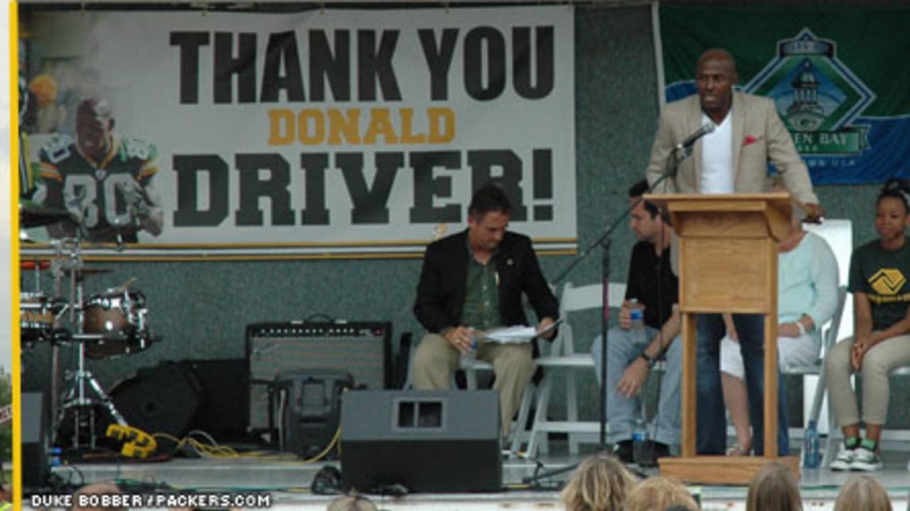 Retired Packers WR Donald Driver gets statue and street in Green