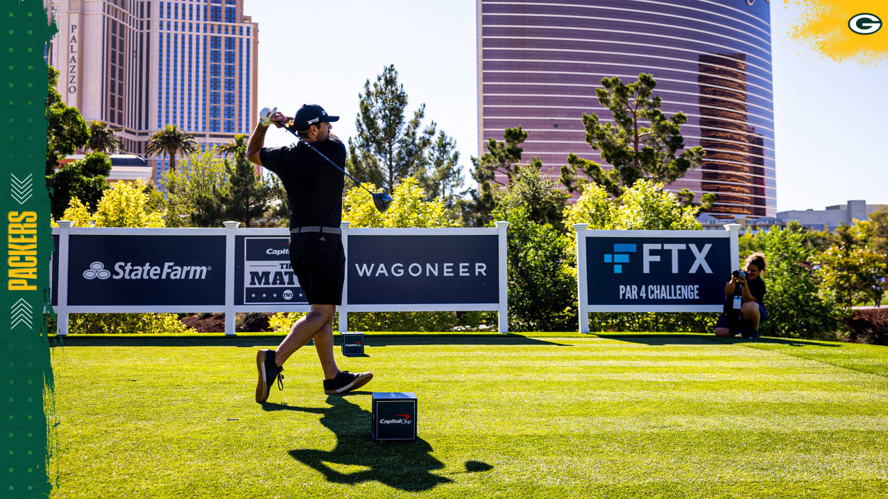 Aaron Rodgers drains clutch birdie putt to win 'The Match'