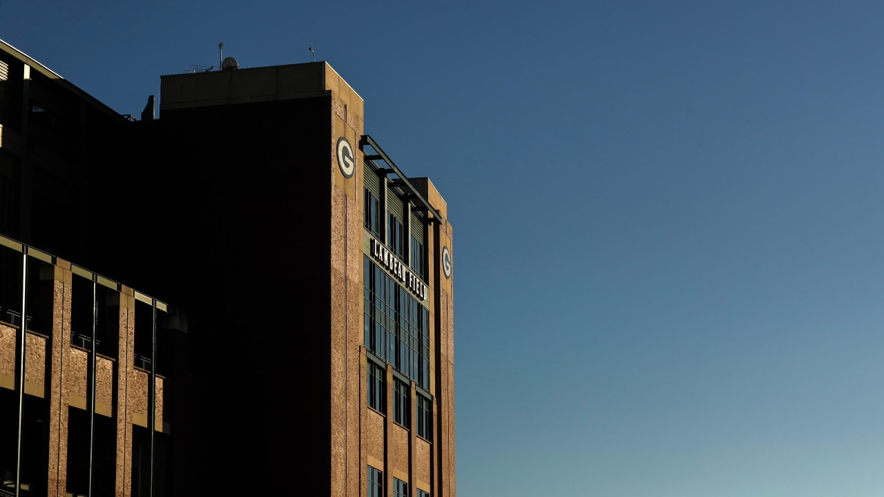 Green Bay Packers on X: Due to inclement weather, the @LambeauField Atrium  & all its businesses including the Packers Pro Shop, 1919 Kitchen &  Tap, @PackersHOF & Lambeau Field stadium tours are