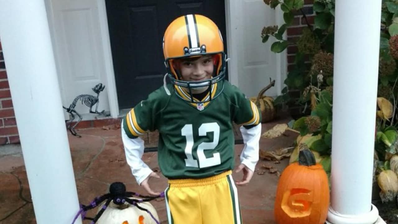 Packers fans dress up for Halloween