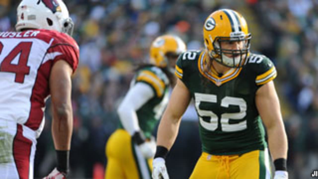 Green Bay Packers outside linebacker Clay Matthews (52) walks