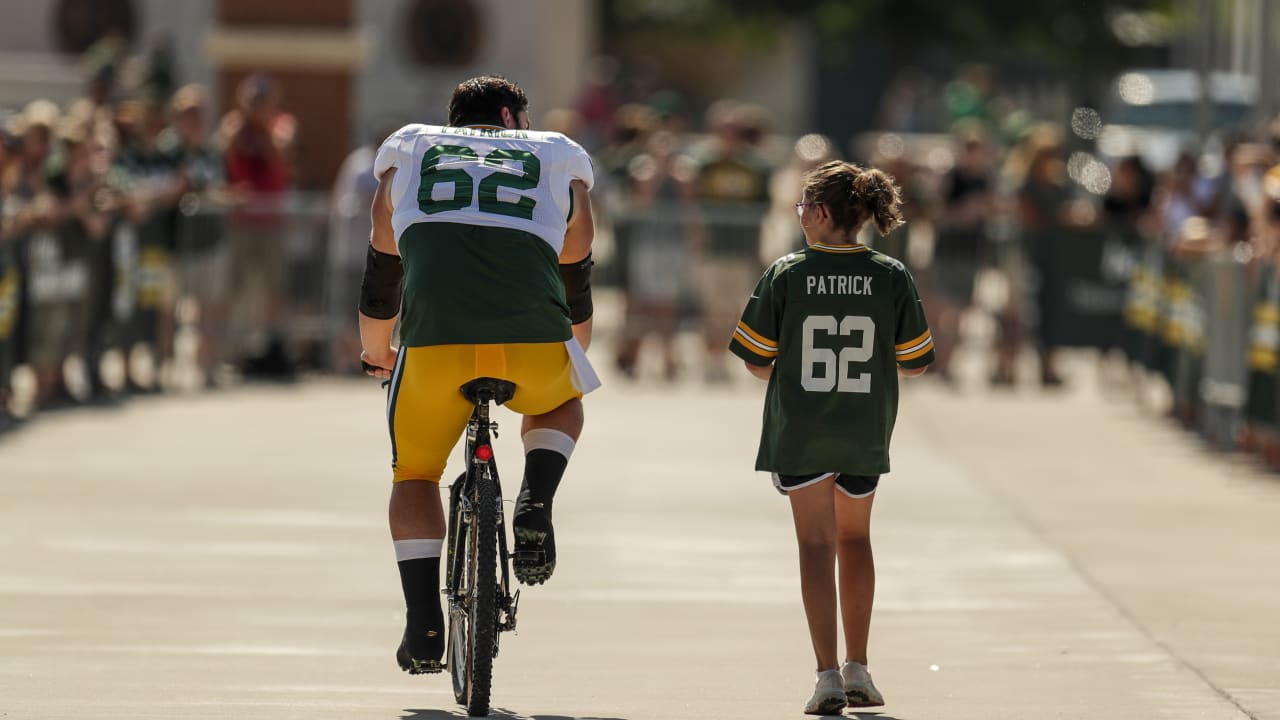 Packers and Texans ride bikes to training camp