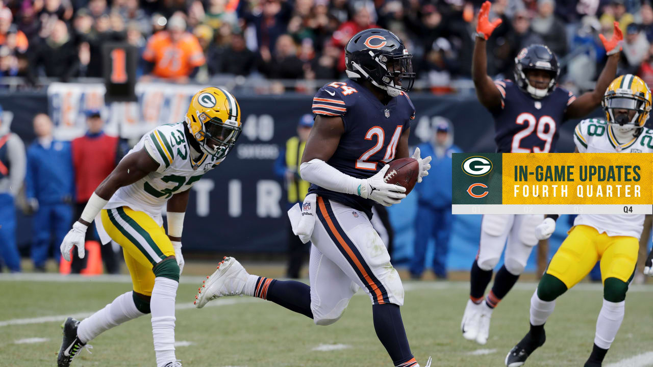 Rodgers Throws 2 TDs, Runs for 1 as Packers Beat Bears 24-14