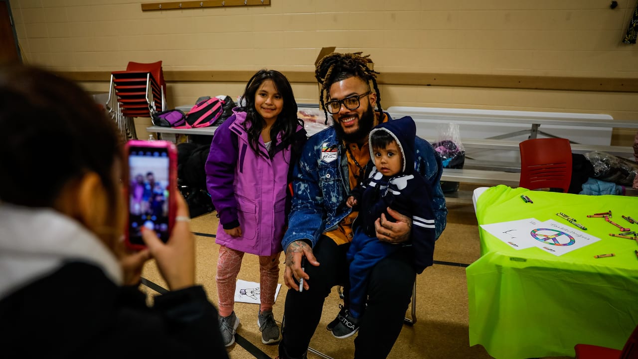 Billy Turner donates 700 coats to families in Green Bay and Minnesota