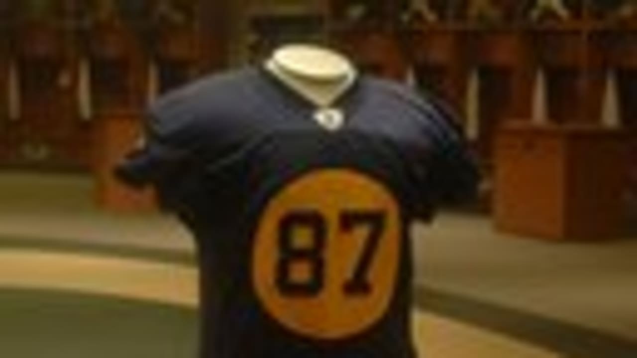 Packers unveil historic third jersey at annual meeting