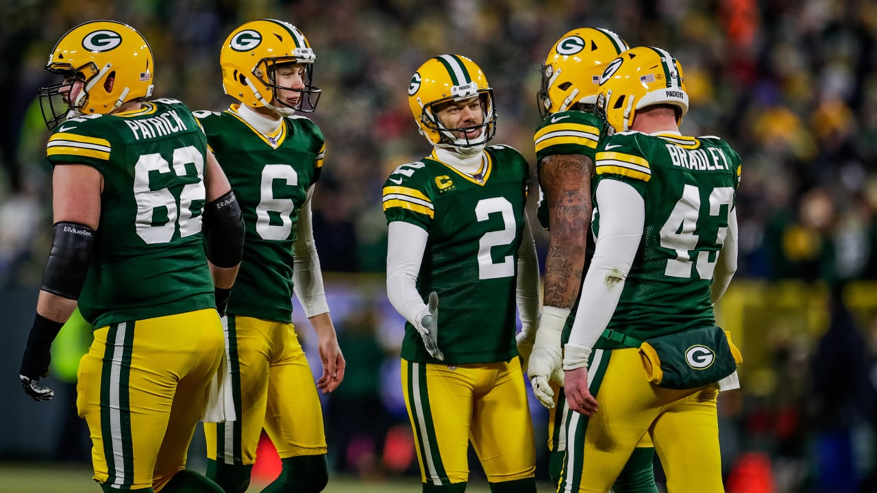 Green Bay Packers retain stability in kicking game by re-signing Mason  Crosby