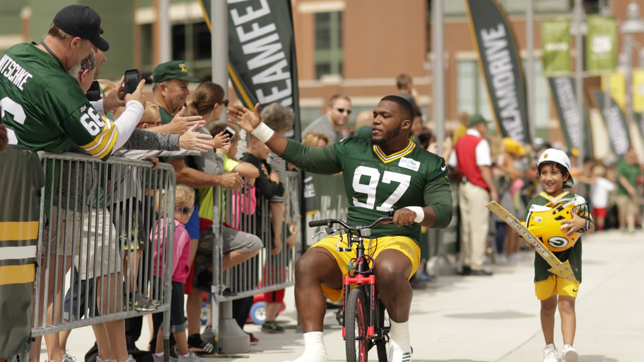 Green Bay Packers on X: Biking to work 