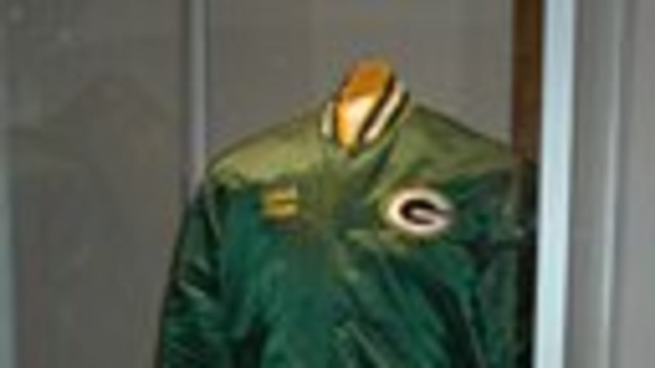 Renovated Green Bay Packers Hall of Fame opens to the public