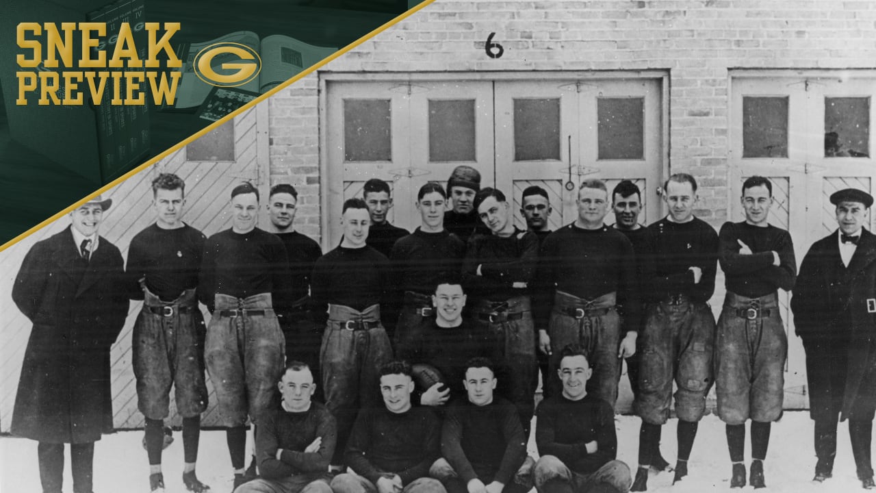 The Story of the Green Bay Packers (NFL Team Stories)