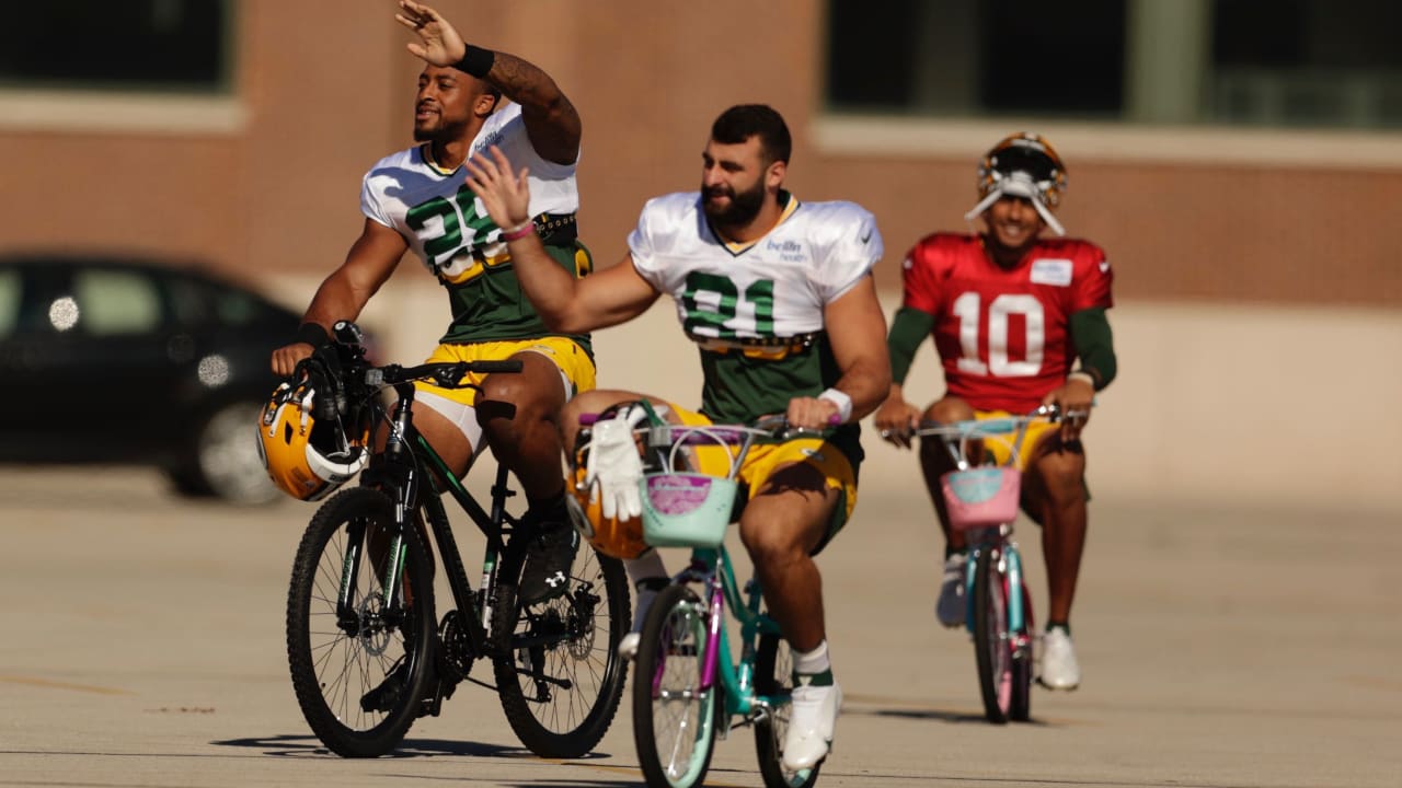 Packers bike to training camp