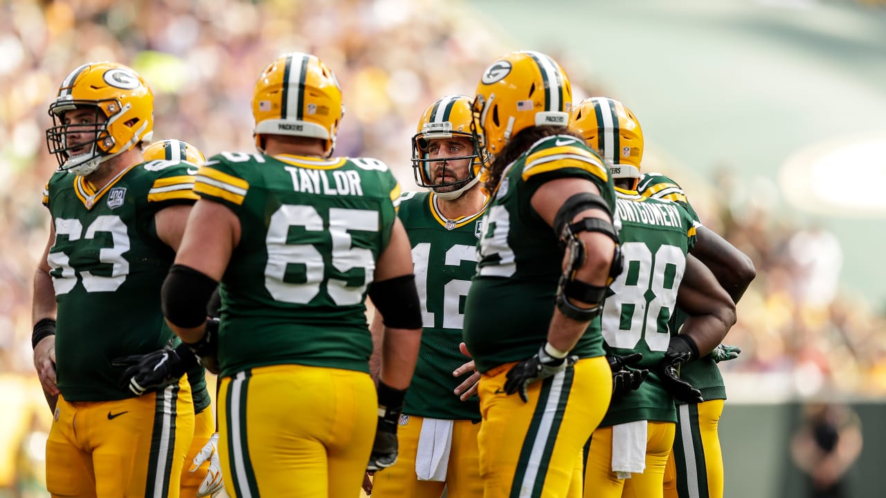 Packers try out new offensive line combo to open padded practices