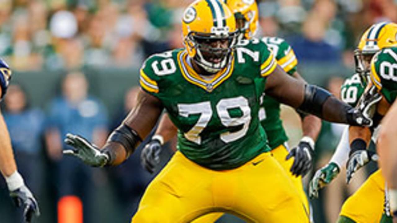Packers sign G Kofi Amichia