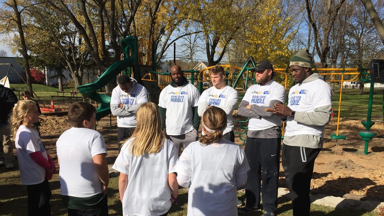 Green Bay Packers-United Way of Brown County 2015 Hometown Huddle