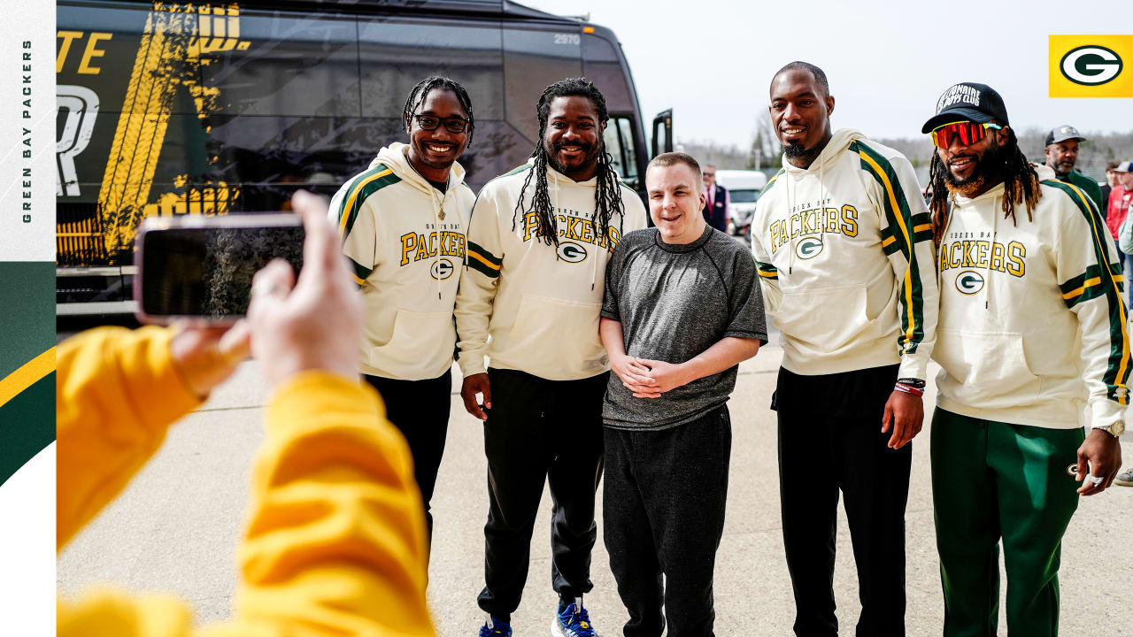 Packers Tailgate Tour surprises Oshkosh West High School students