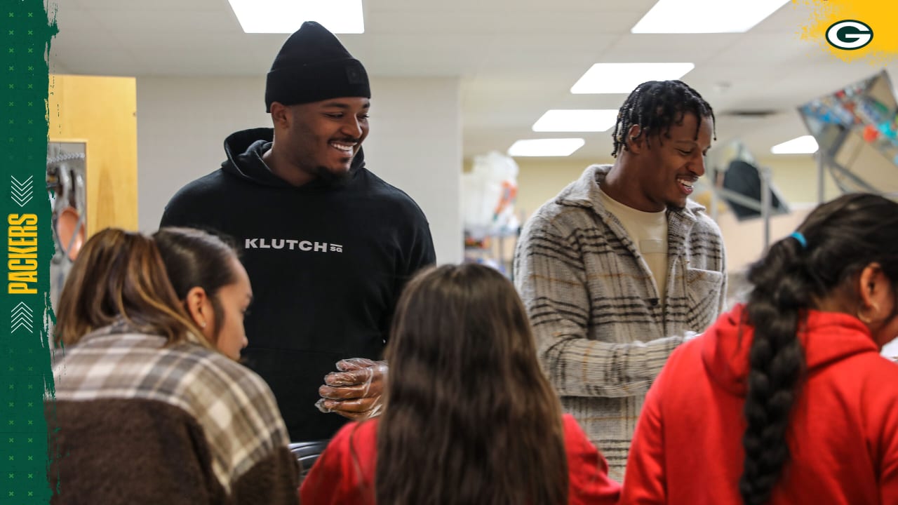 Packers serve Thanksgiving meals at Boys and Girls Club