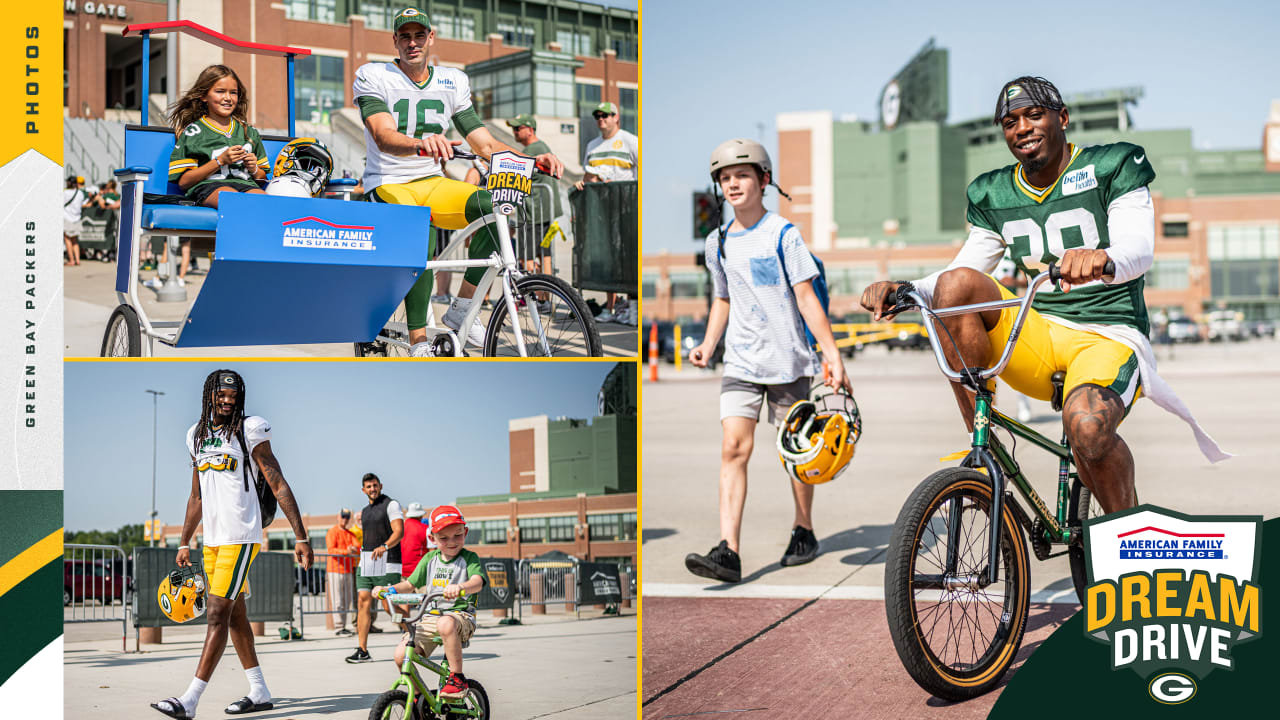 Photos: Packers take one last bike ride to training camp practice