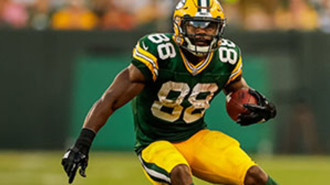 Green Bay Packers running back Ty Montgomery (88) breaks a tackle