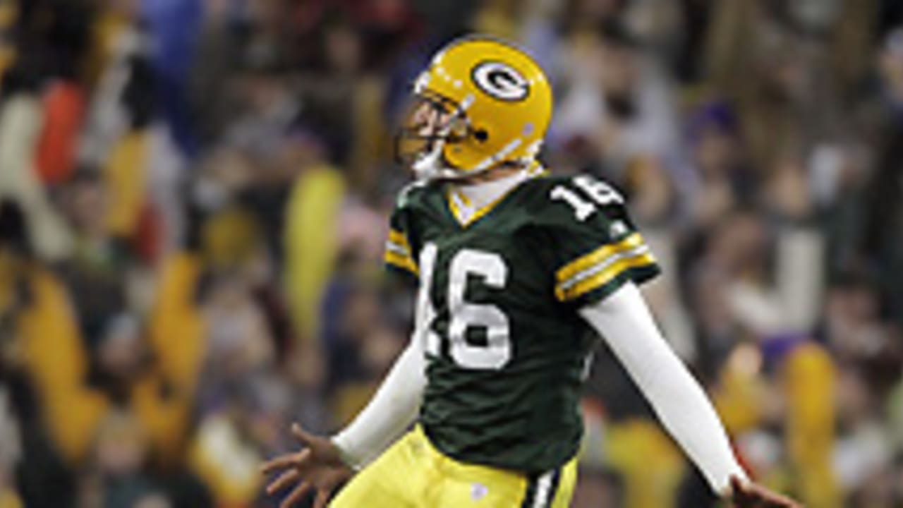 Buffalo Bills' Dave Rayner (3) kicks a field goal against the