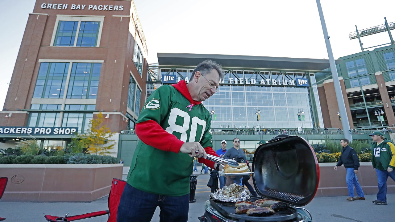 Lambeau Field Atrium offers deals for dads on Father's Day