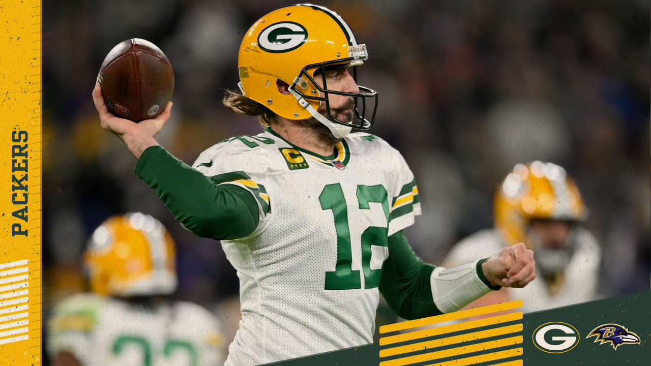 Aaron Rodgers passes Brett Favre for most touchdown passes in