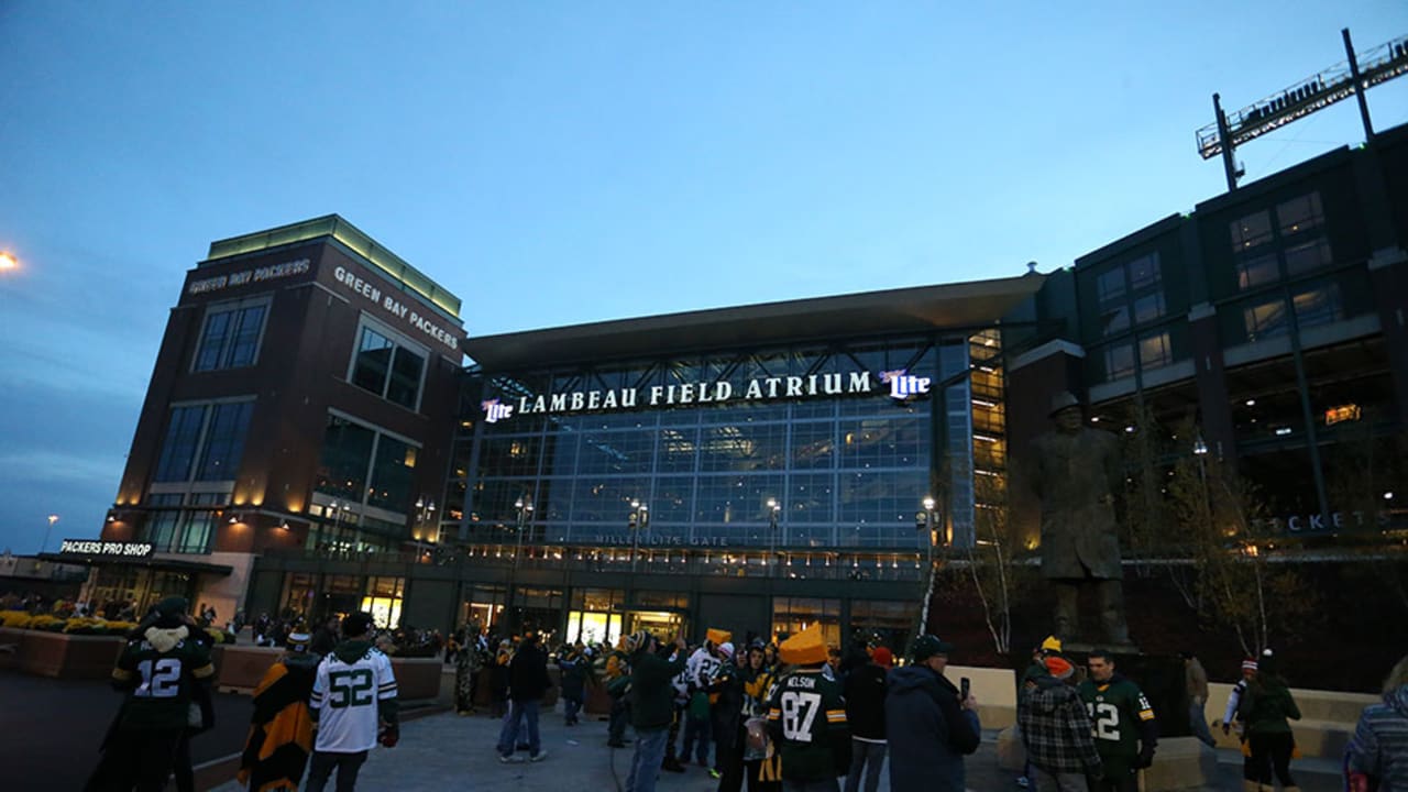 Tailgating fans reminded that fryers and open flames are prohibited in all  Lambeau Field parking lot