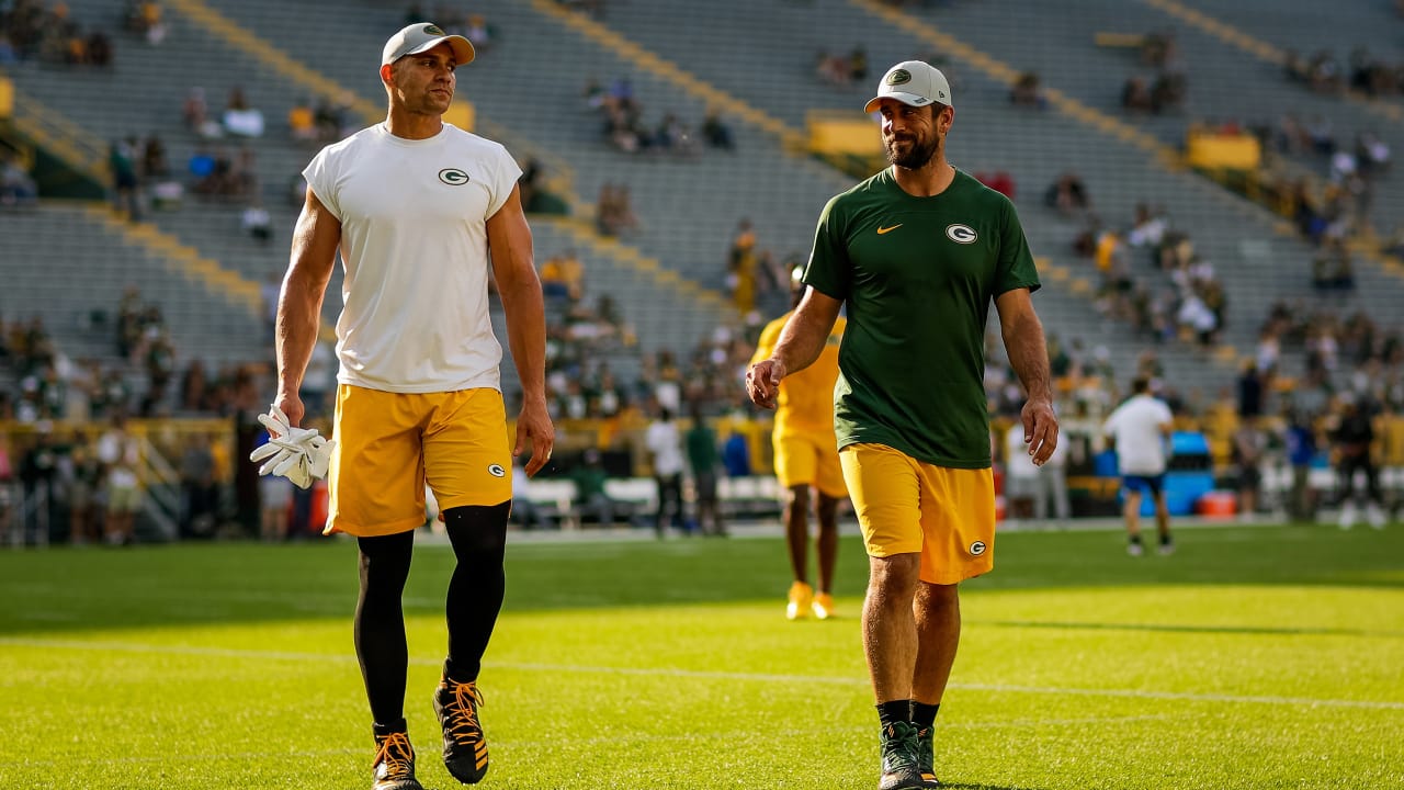 Giant Jimmy Graham and tiny Packers athletic trainer unveil best