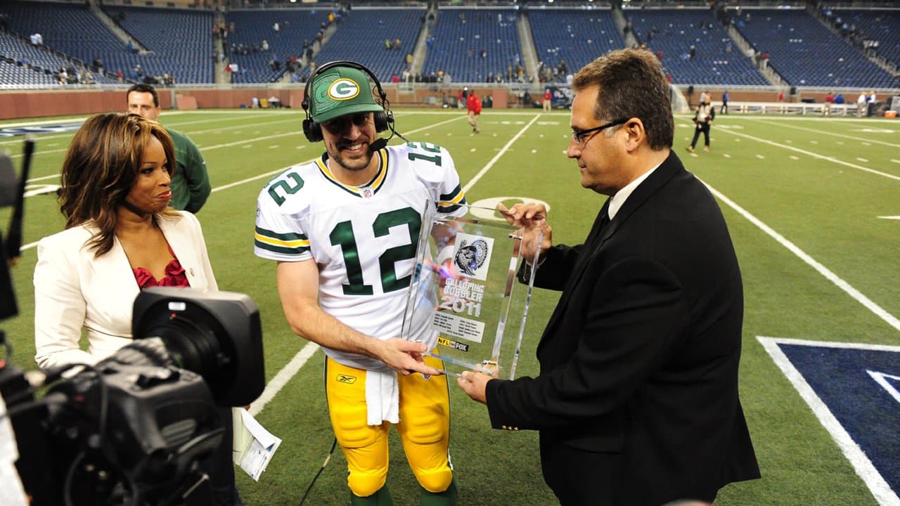 Seattle, WA, USA. 15th Nov, 2018. Green Bay Packers quarterback Aaron  Rodgers (12) in the pocket in his color rush uniform during a game between  the Green Bay Packers and Seattle Seahawks