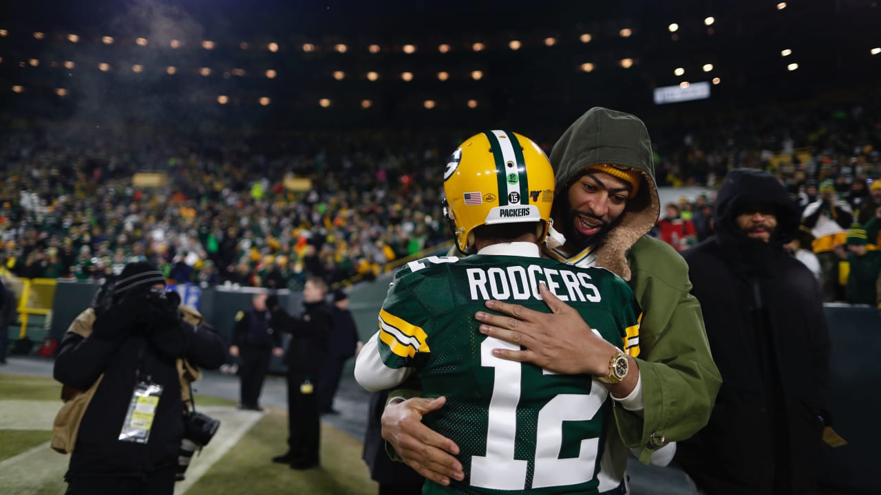 Photos: Anthony Davis, Lil Wayne attend Packers-Seahawks game at ...