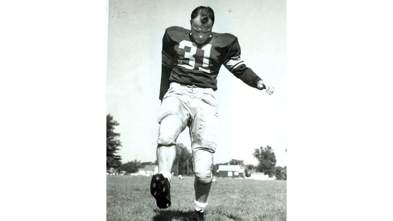 Ken Scar on X: Clemson Tigers and Green Bay Packers hall-of-famer Fred Cone,  91, stands at #HowardsRock with his name in Tigers Ring of Honor behind him   / X