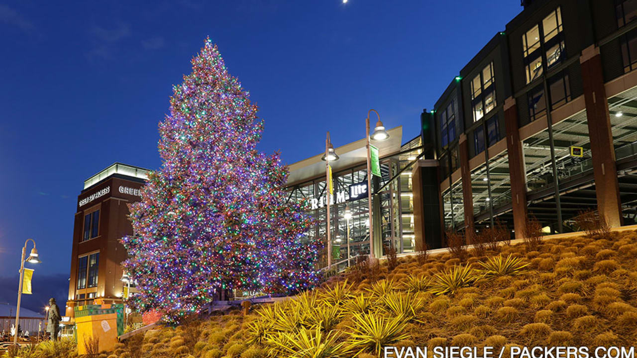 Packers' Festival of Lights tree has special meaning to Green Bay family