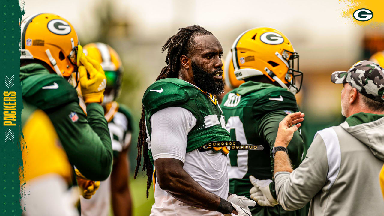 Green Bay Packers inside linebacker De'Vondre Campbell (59) rushes during  an NFL football game against the Chicago Bears Sunday, Dec 12. 2021, in Green  Bay, Wis. (AP Photo/Jeffrey Phelps Stock Photo - Alamy