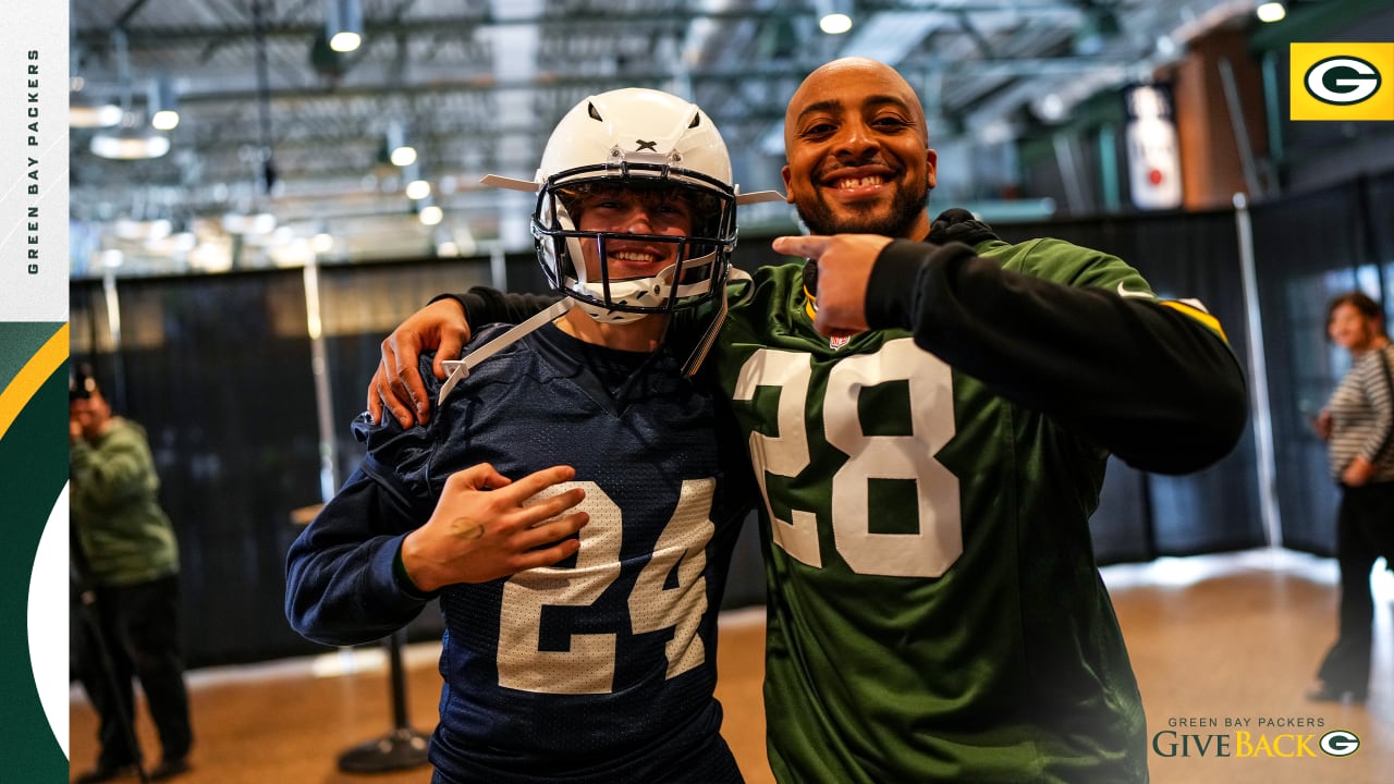 Packers, American Family Insurance donate new Xenith helmets to 10