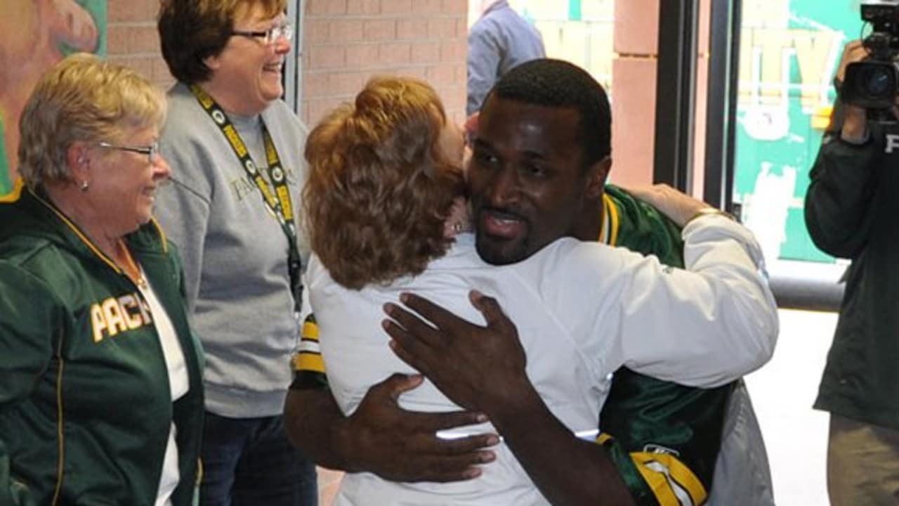 Packers Tailgate Tour Wabeno Elementary School