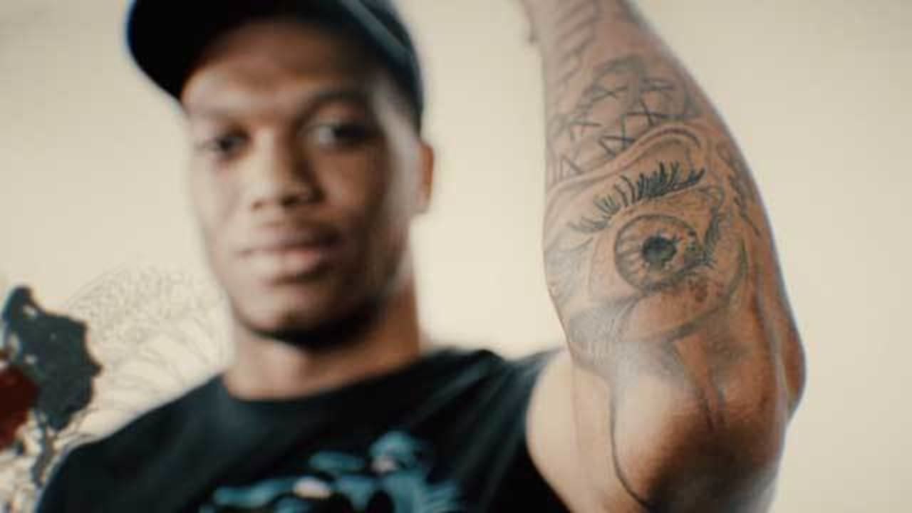 Video: D.J. Moore shows off his tattoos - Chicago Tribune