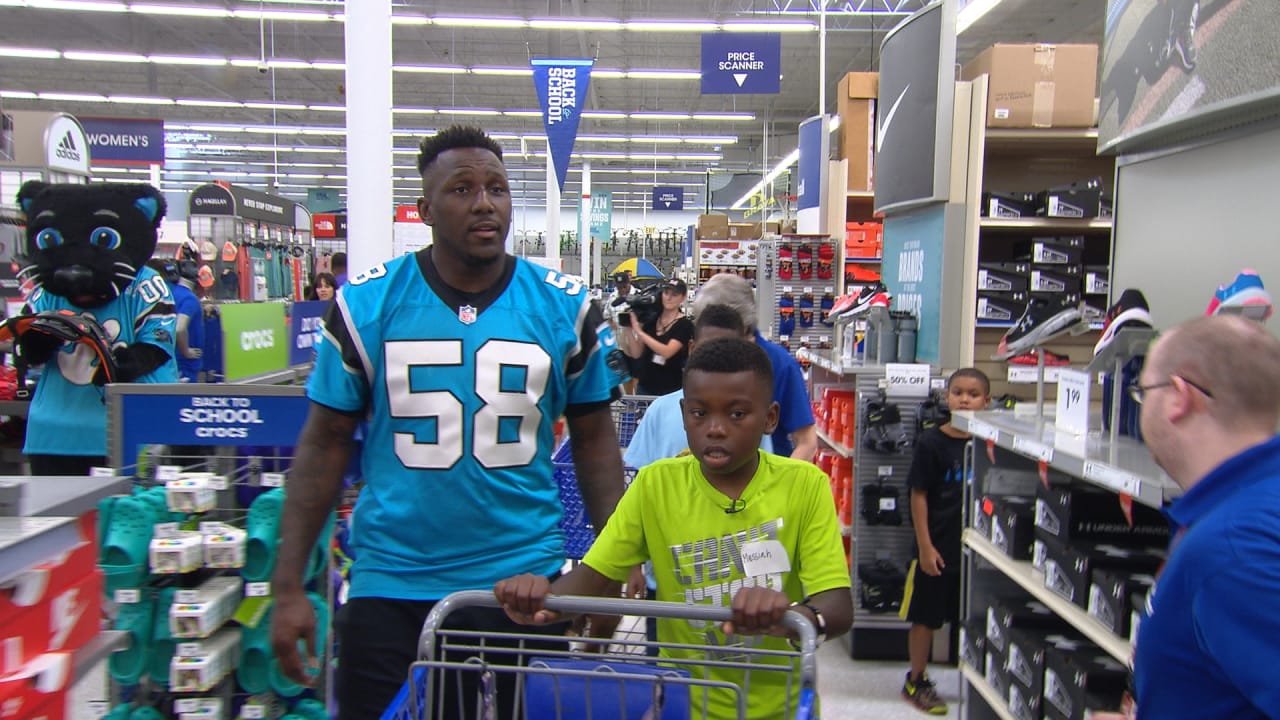 Carolina Panthers' Thomas Davis takes kids on shopping spree